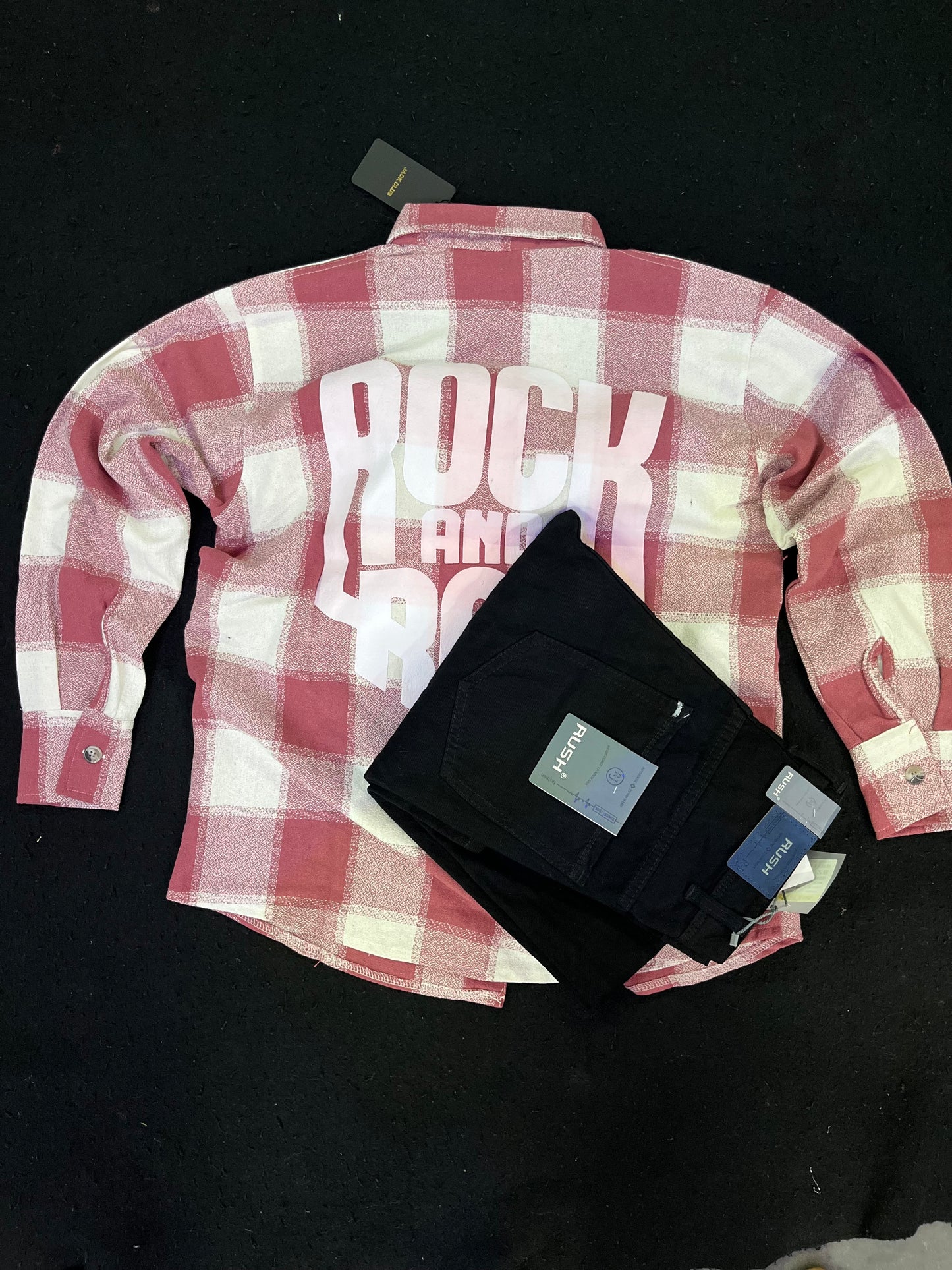 baggy shirt and plain baggy jeans combo