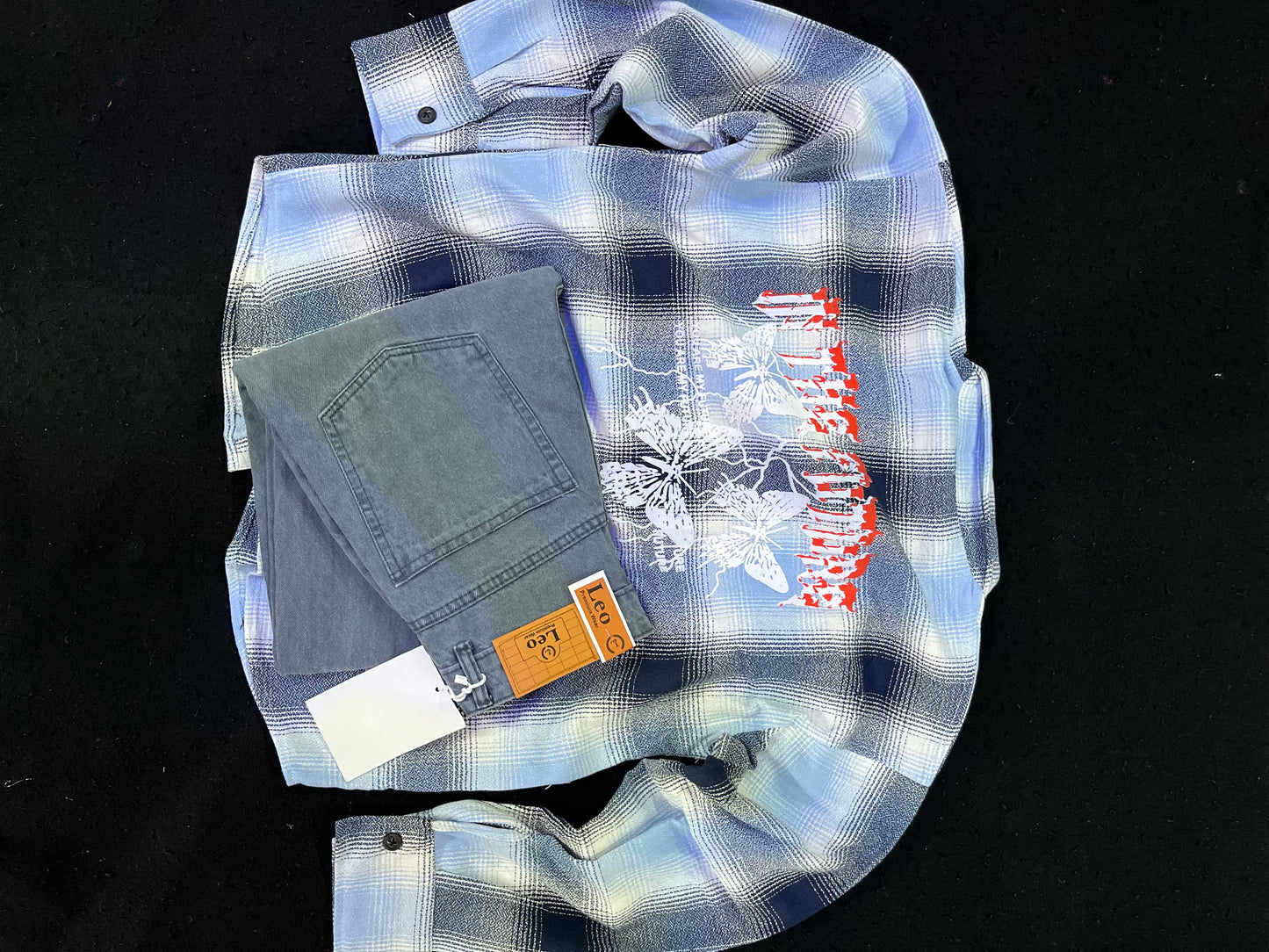 baggy shirt and plain baggy jeans combo