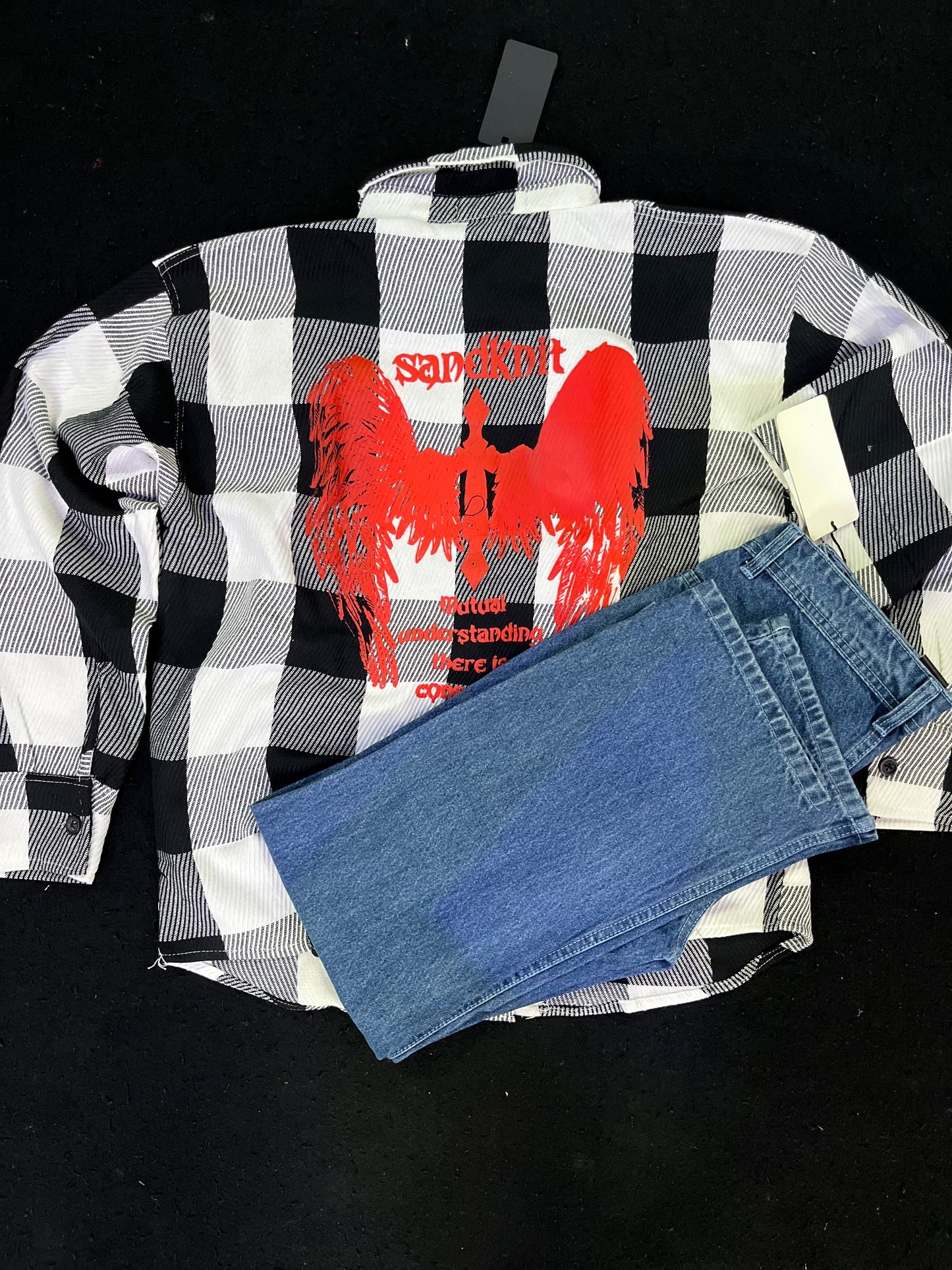 baggy shirt and plain baggy jeans combo