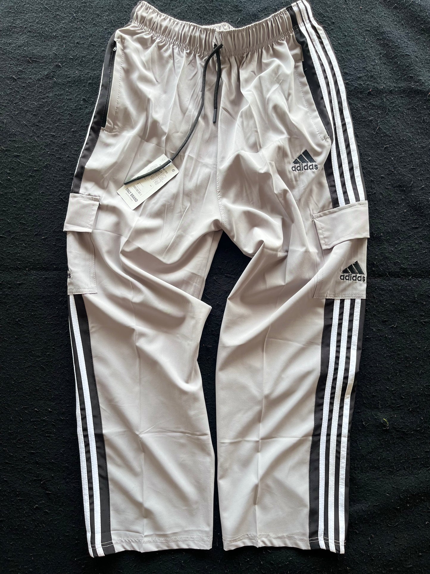 Baggy lower straight feet