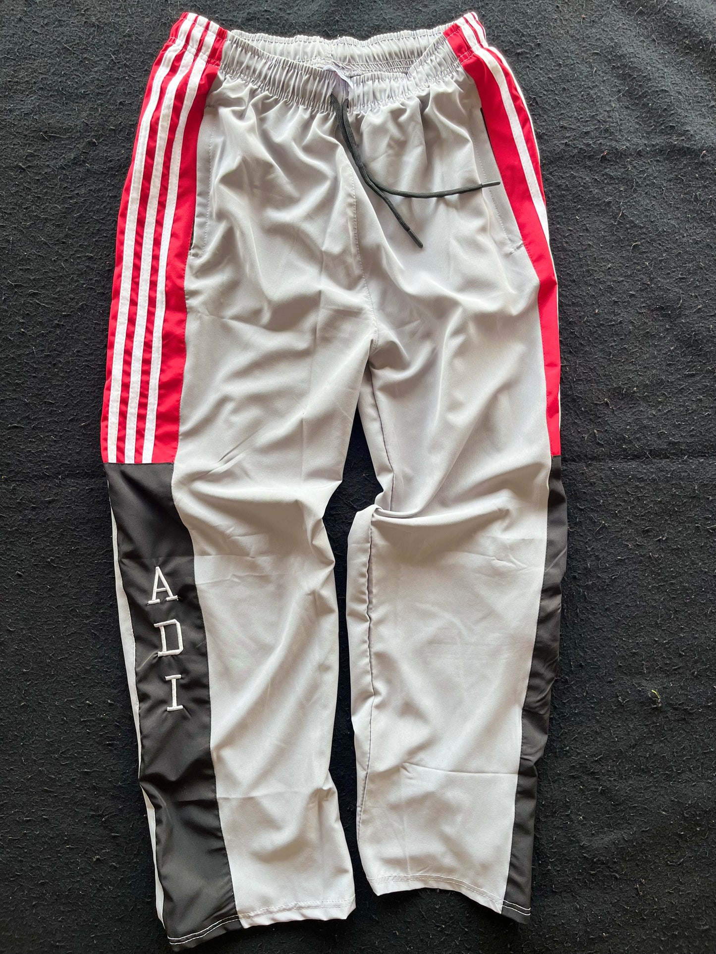 Baggy lower straight feet