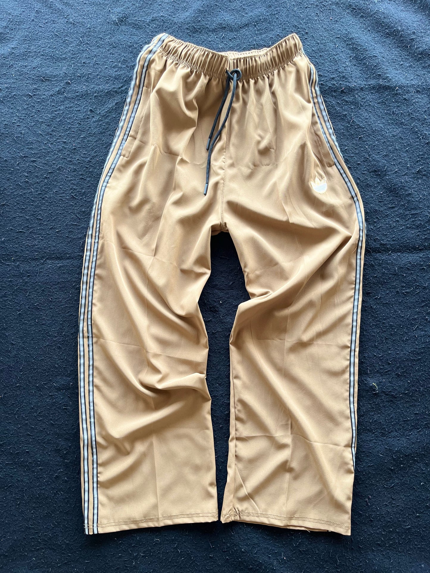 Baggy lower straight feet