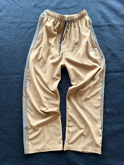 Baggy lower straight feet