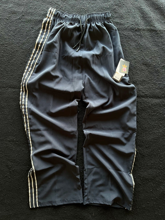 Baggy lower straight feet